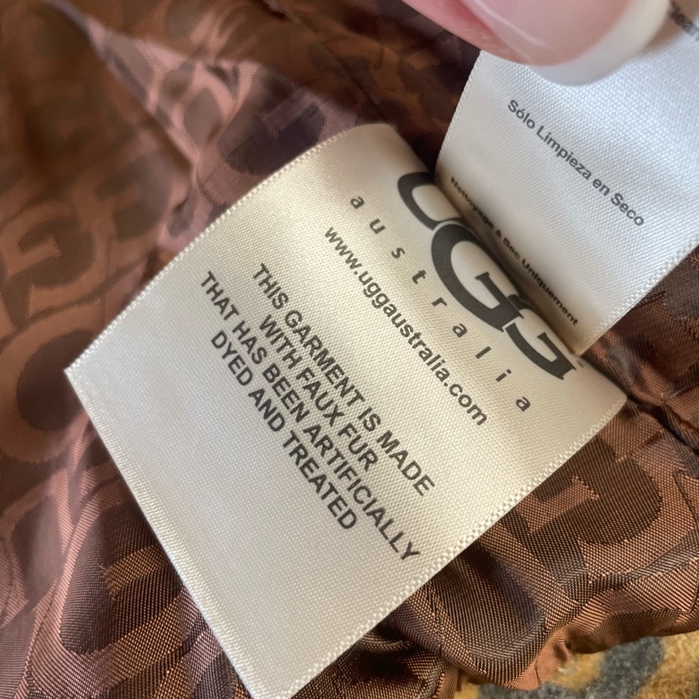 UGG PENDLETON Women's XL Wool Blanket Vest
Southwest Pattern XL - Picture 7 of 8